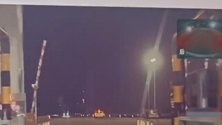 المستخدمون يظهرون عمليات قيادة مذهلة عند النزول من الطريق السريع في عيد الربيع، هذه الحركة يمكن أن تُثير ضجة طوال العام!