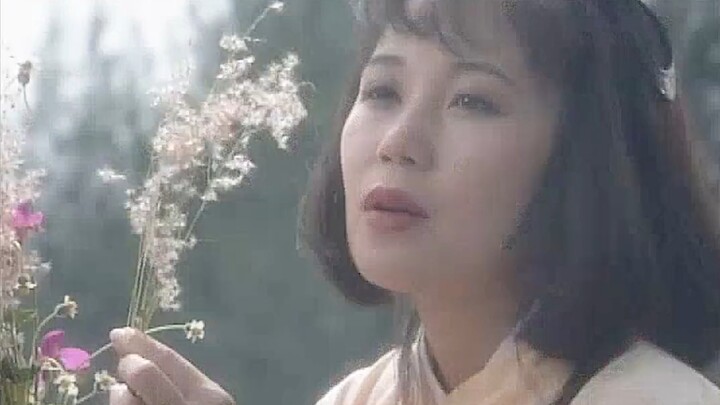 Dia adalah wanita tercantik di dunia; demi mendapatkannya, Raja Yama bahkan memaksanya dibawa masuk 