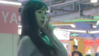 Leather boots and long legs, the sweet girl on the dance machine is here