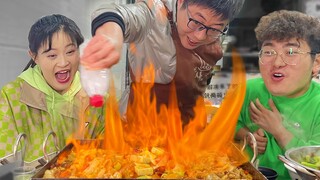 Chongqing Fire Iron Plate! The boss played with fire in front of me, and I was stunned...