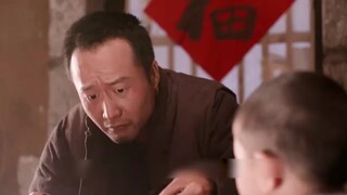贫困户过年终于吃上饺子，为了节省酱油，每次只用筷子蘸一滴！