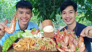 ส้มตำเด็ดๆกับกุ้งลายเสือตัวใหญ่ๆ.