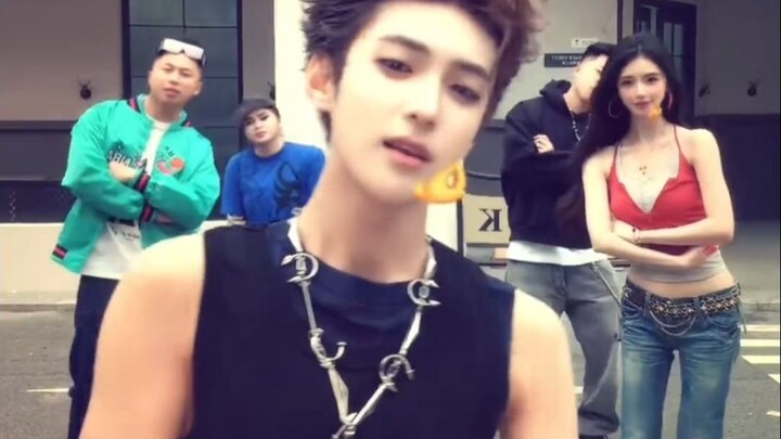 这张脸，真是做男做女都精彩~