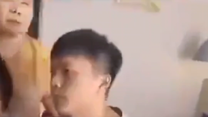 Lin Yu, elbow with me!