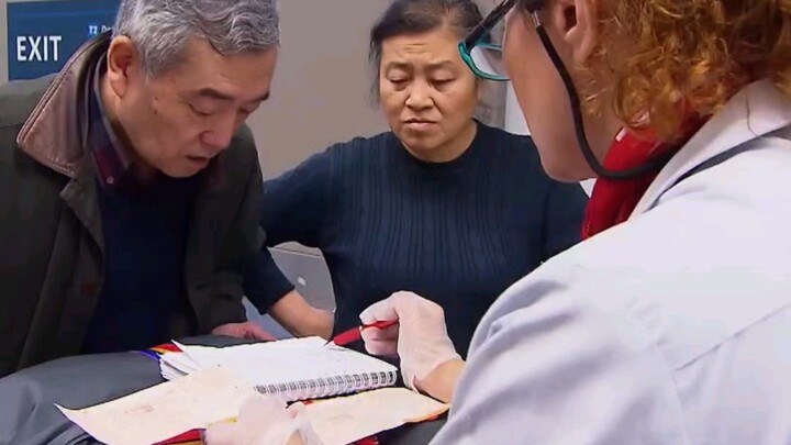 中国乘客对海关说谎