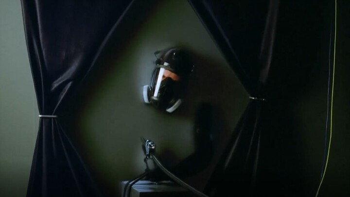 Chưa thấy ai dùng vật lý nguyên tử để cướp ngân hàng bao giờ đâu!