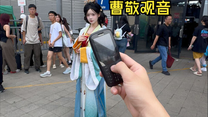 Lấy Nokia chụp ảnh cho cô gái xinh đẹp