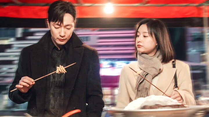 "Matahari terbenam, senja, romansa kita tak berujung"