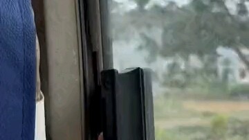 أعلم أنني سأكون قريبًا من المنزل بمجرد ركوب هذه الحافلة. سأعود إلى المنزل للاحتفال بمهرجان منتصف الخ