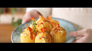 Món tôm lăn bột thần thánh màu vàng óng ả #amthucngon