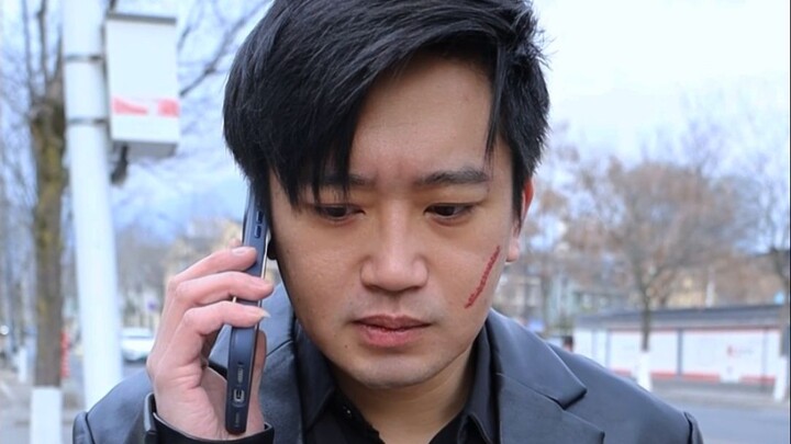 Penjual tak berperikemanusiaan menangis memohon agar aku memaafkannya.