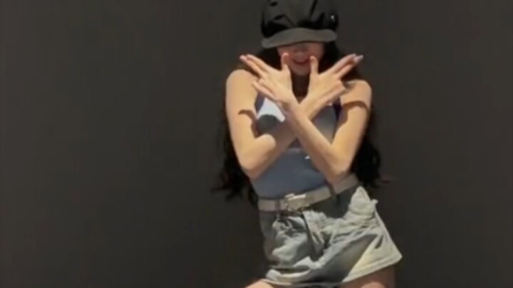 Li Zixuan dances to "Super Lady"