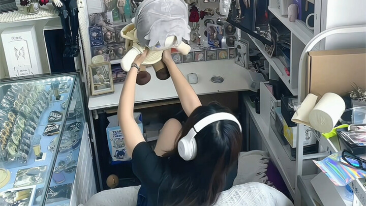 Giờ vẫn là một cô nàng ở nhà cặm cụi