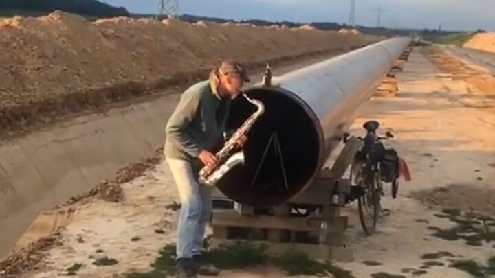 【Music】Playing The Saxophone beside Pipeline｜Creative Performance