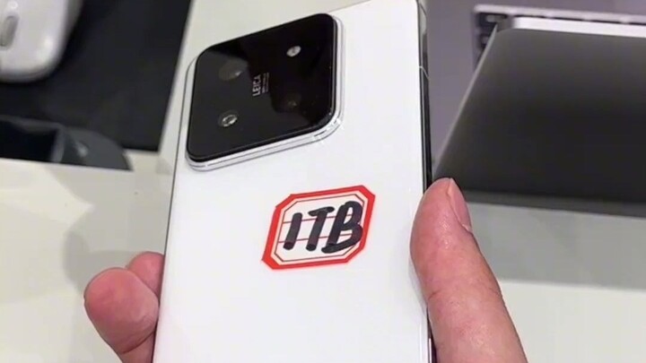 61_Did I just want to confirm whether I’m supposed to flip my phone over? #Tech #Xiaomi #Xiaomi14