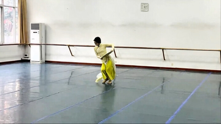 Phiên bản kiểm tra vở múa cổ điển “Tìm Trà”, biên đạo & biểu diễn: Ye y (Xiaohongshu).