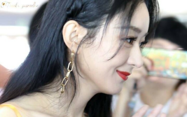 Want to see Zhao Liying in person? Come on in and get a free try—this is the only place!