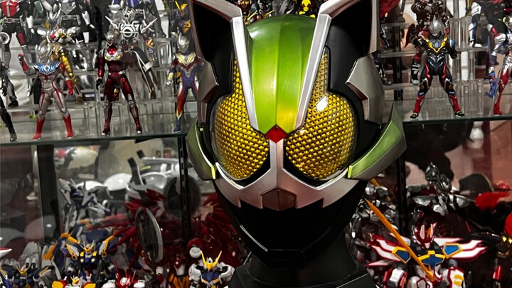 Helm Kamen Rider Tanuki yang bisa diganti