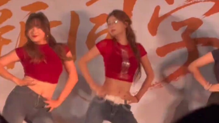 【苏州经贸职业技术学院】： 眼镜学姐又来迎新了