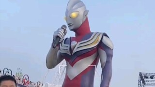 Hóa ra bạn bè tôi không cần Ultraman nữa.