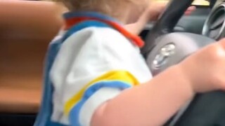 #CuteKidsEveryday Dad is so entertaining, the baby is laughing so happily!