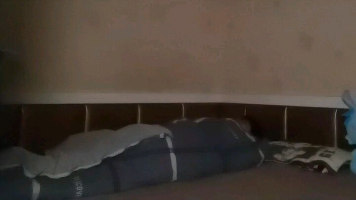 Tidur, tapi dengan lagu "AIZO"