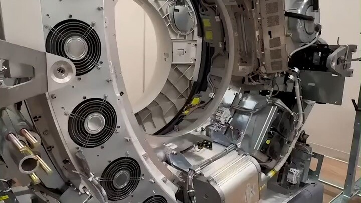 A CT scanner without a housing looks a bit dangerous...
