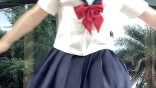 12-year-old kid bravely breaks into the happy synthesizer (home dance cover)