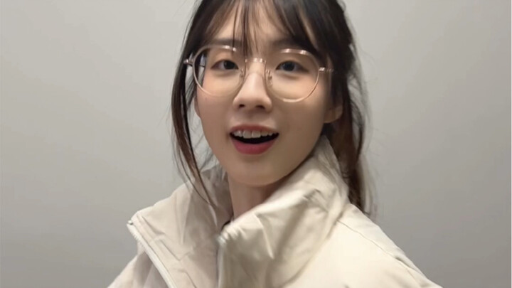 Chà～ quần áo mới này～ nhãn hiệu lớn này～