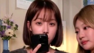 “Mọi người ơi, đây không phải điện thoại của mình đâu, mình dùng nó để xem bình luận đó” [Liveshow k