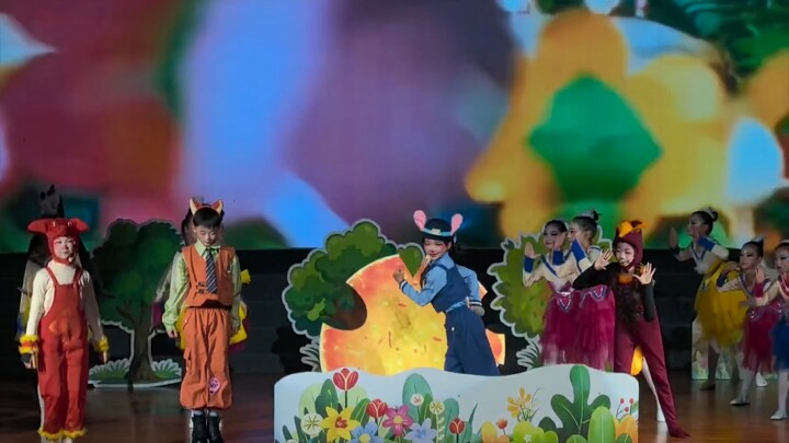 Versi HD: Pertunjukan Langsung Tarian Zootopia