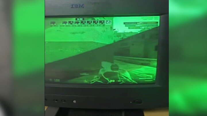 A 2000-vintage monitor plays CS2 from 2023!
