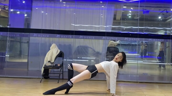 Sexy dance practice video