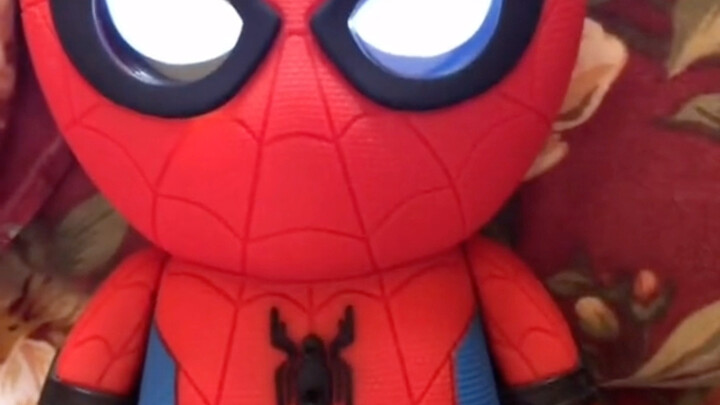 Đồ chơi điều khiển giọng nói Người Nhện này dễ thương quá! Ví tiền đang kêu cứu!