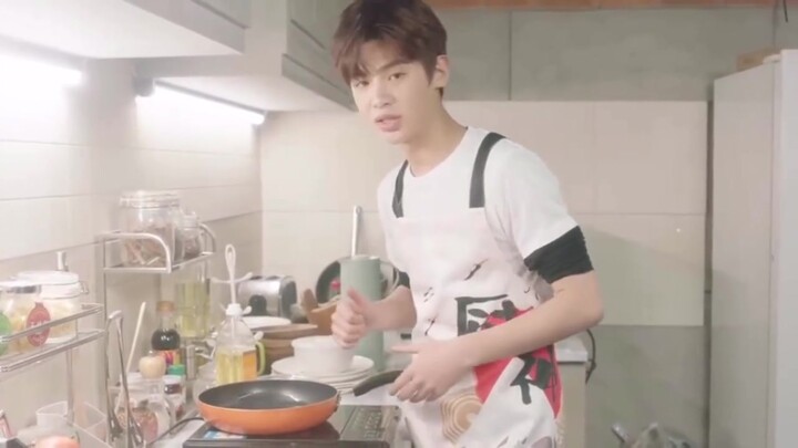 จัสติน หวงหมิงฮ่าว: ฉันเพิ่ม – เบื้องหลัง