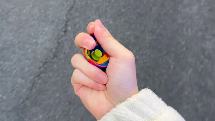 Đồ chơi giảm stress bạn gái mua, đem ra cho mình nghịch cả buổi chiều, vui quá luôn!