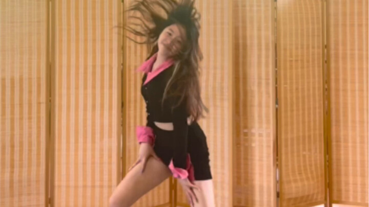 15-year-old rapid-fire cover of LE SSERAFIM’s “Fearless” | I really love this choreography.