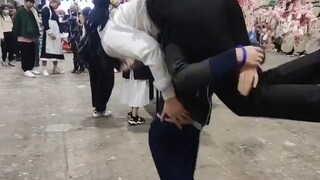 Slapstick harian Shuanghei, Tuan Dazai yang dibuang ke tempat sampah di pameran komik~