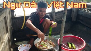 CÁ KHO ME • Món Ngon ''Truyền Thống'' từ người xưa đi ghe | Ngư Dân Miền Tây