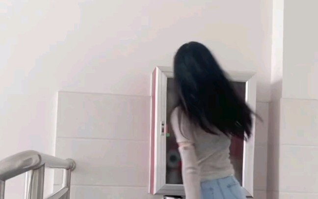 الجميع يستطيع الرقص، وي إر