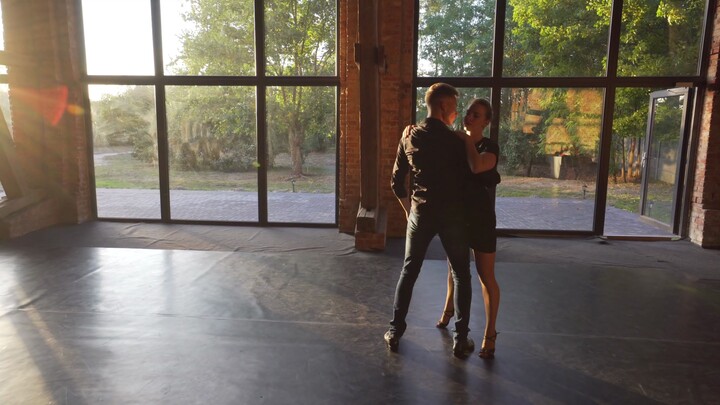 [ Por Una Cabeza ] （一步之遥）