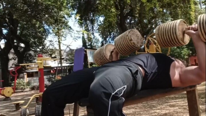 120KG Bench Press x6 - Cali Colombia Street Gym 🇨🇴 | 27yo Natural Road to 140KG