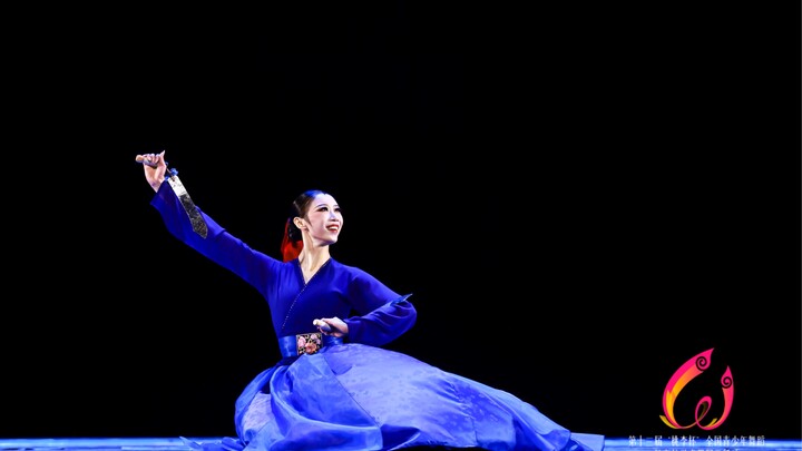 第十三届桃李杯中国民族民间舞青年女子组《朝鲜族刀舞组合》表演：王方晴 编导：崔月梅