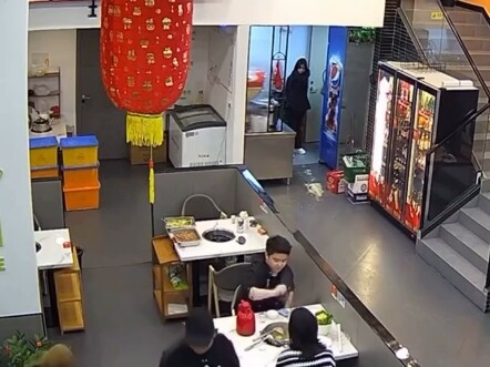 أنت ببساطة لا تستطيع التوقف عن الضحك هههههه