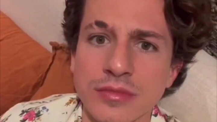 【تشارلي بوث】 ردّ رسمي من دوان مي: حجمي في الواقع أكبر قليلًا!