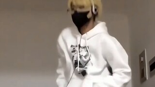 exo-Malam sebelumnya [Tsukishima Hotaru cos] Ligamen saya robek dan memori otot saya direhabilitasi.