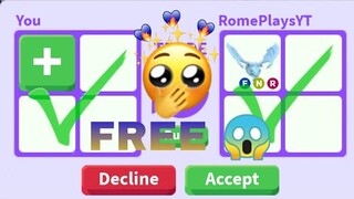 What I TOUCH MY FRIEND buys me ••| Roblox Adopt me|••