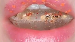 SATISFYING LIPS ASMR