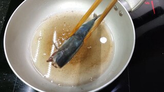 Cá Nục Chiên Xả Ớt Thơm Ngon!