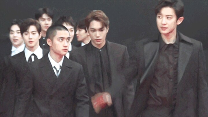 【إكسو】 اللحظة التي أصبحت فيها من محبي إكسو الذين يتابعونهم عن كثب